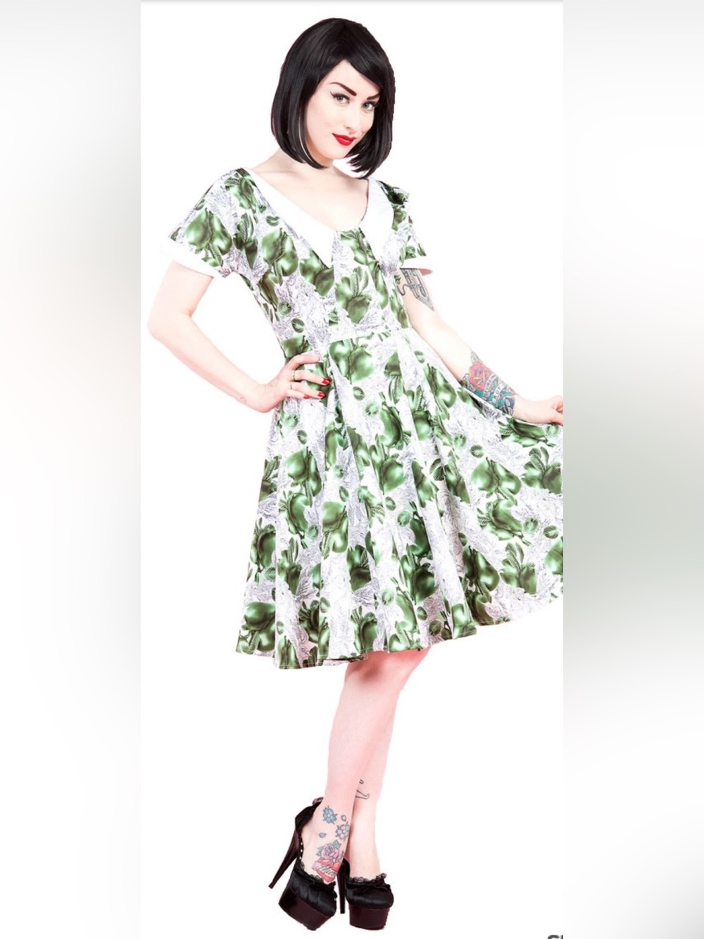 Hearts & Roses Green White Black Floral 50’s Inspired Retro Fit & Flare Dress